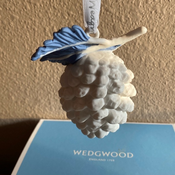 Wedgwood White Jasper + Blue Pine Cone, Porcelain Ornament on Ribbon, New in Box - Picture 5 of 10